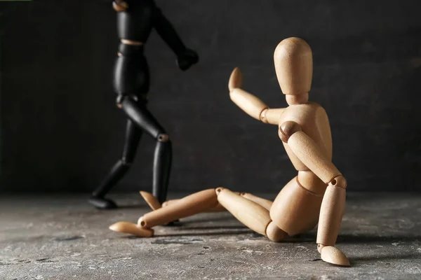 Wooden Mannequins Table Dark Background Domestic Violence Concept — Stock Photo, Image