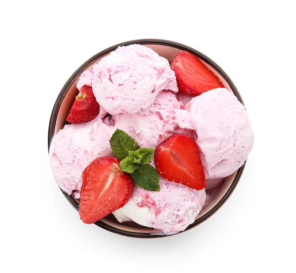 Mísa Lahodné Zmrzliny Kopečky Čerstvými Jahodami Máta Izolované Bílém Pozadí — Stock fotografie