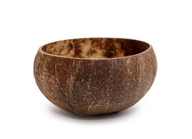 Beyaz arkaplanda hindistan cevizi kabuğu