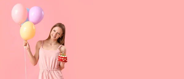 Mooie Jonge Vrouw Met Lekkere Verjaardagstaart Ballonnen Roze Achtergrond Met — Stockfoto