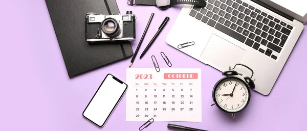 Calendario Ottobre 2023 Sveglia Laptop Telefono Cellulare Fotocamera Fotografica Forniture — Foto Stock