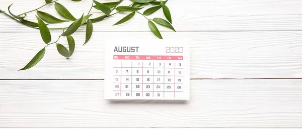 Calendario Agosto 2023 Sfondo Bianco Legno — Foto Stock