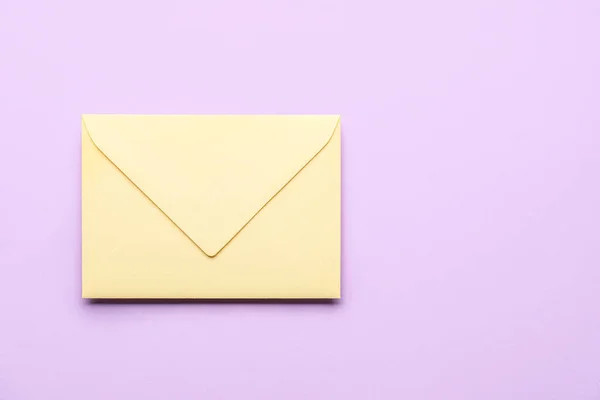 Yellow Envelope Lilac Background Message Concept — Stock Photo, Image