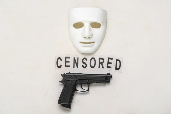 Palavra Censored Com Arma Máscara Sobre Fundo Branco — Fotografia de Stock