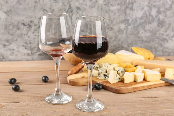 Glasses Tasty Wine Table — Stock Photo, Image