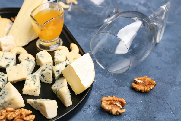 Tray Pieces Tasty Cheese Wine Glass Blue Background Closeup — Stock Photo, Image