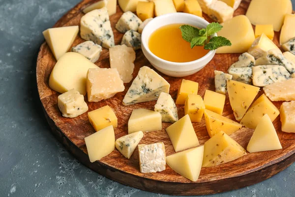 Plate Pieces Tasty Cheese Honey Blue Background Closeup — Stock Photo, Image