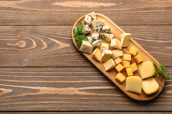 Board Pieces Tasty Cheese Wooden Background — Stock Photo, Image