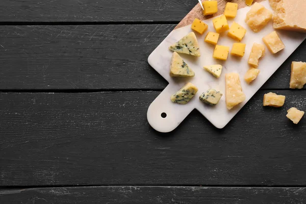 Board Pieces Tasty Cheese Dark Wooden Background — Stock Photo, Image