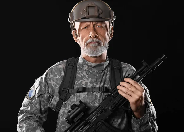Mature Soldier Assault Rifle Dark Background — Stock Photo, Image