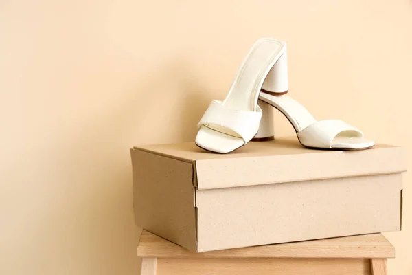 Cardboard Boxes Stylish Heeled Shoes Beige Background — Stock Photo, Image