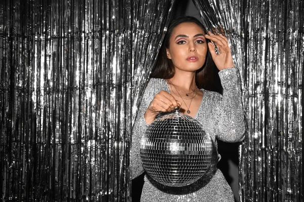 Fashionable Beautiful Woman Sparkling Dress Disco Ball Posing Silver Tinsel — Stock Photo, Image