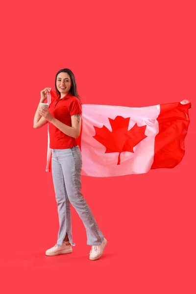 Jonge Vrouw Met Vlag Van Canada Rode Achtergrond — Stockfoto