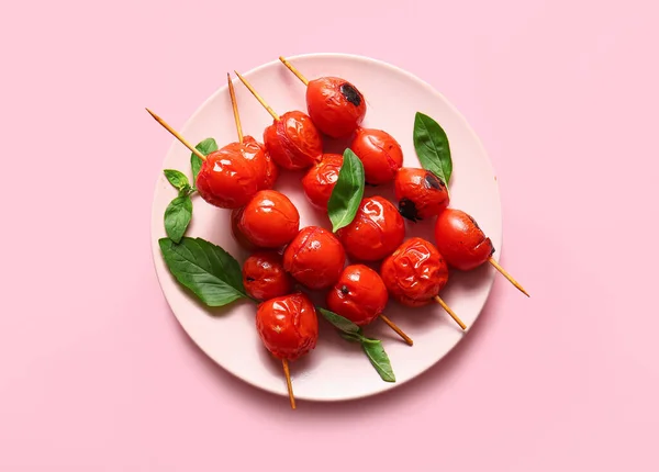 Plate Skewers Tasty Grilled Tomatoes Basil Pink Background — Stock Photo, Image