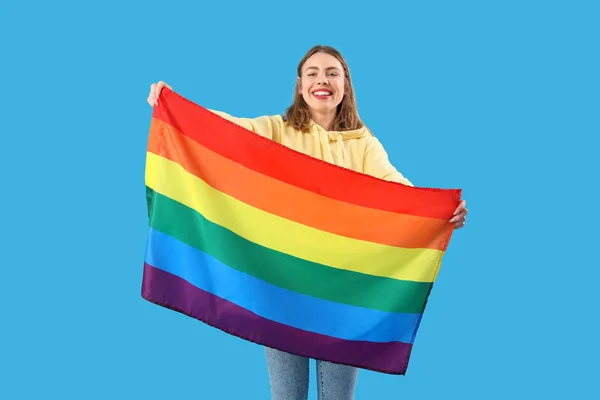 Szczęśliwa Młoda Kobieta Flagą Lgbt Niebieskim Tle — Zdjęcie stockowe
