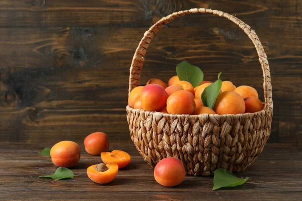 Wicker Basket Fresh Apricots Wooden Background — Stock Photo, Image