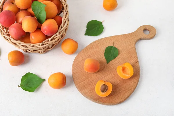 Board Wicker Bowl Fresh Apricots White Table — Stock Photo, Image