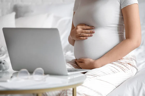 Young Pregnant Woman Working Laptop Bedroom Closeup — Stock Photo, Image