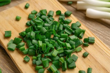 Taze taze soğanlı pano, yakın plan.