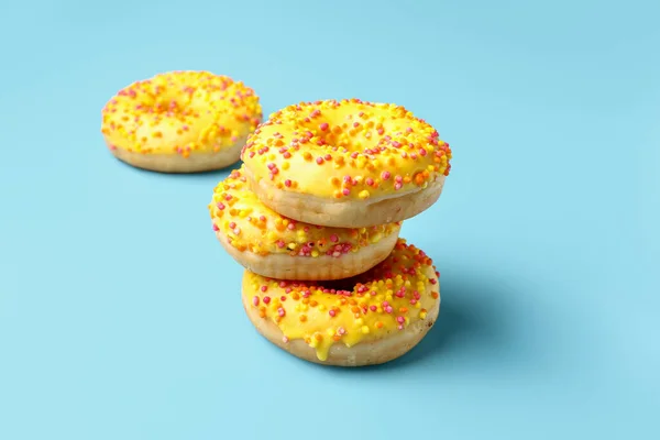 Süßen Donuts Auf Blauem Hintergrund — Stockfoto