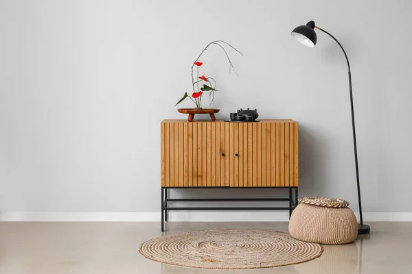 Beautiful Ikebana Teapot Cups Chest Drawers Room — Stock Photo, Image