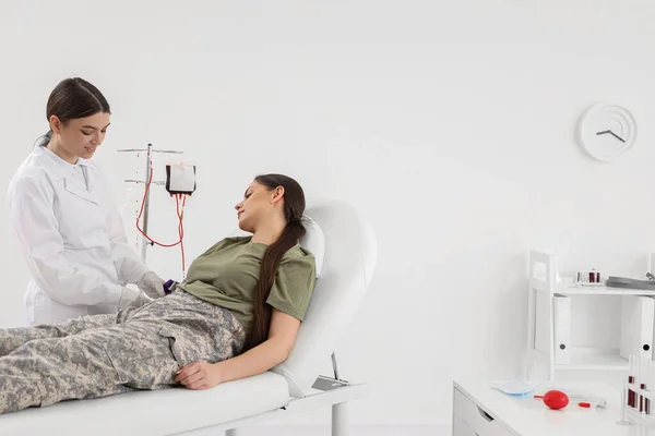 Doctor Taking Blood Female Soldier Clinic — Stock Photo, Image