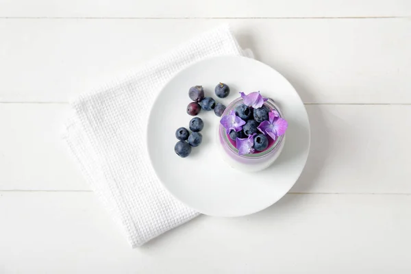 Glass Panna Cotta Blueberry Beautiful Hydrangea Flowers White Wooden Table — Stock Photo, Image