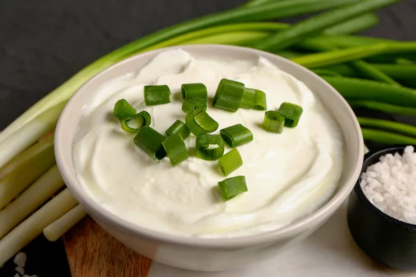 Bowl Tasty Sour Cream Sliced Green Onion Closeup — Stock Photo, Image