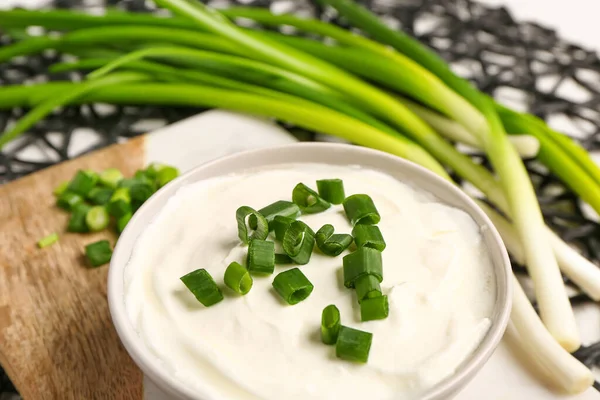 Board Bowl Tasty Sour Cream Sliced Green Onion Closeup — Stock Photo, Image