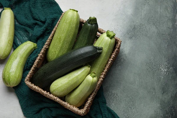 Wicker Tray Fresh Zucchini Grunge Background — Stock Photo, Image
