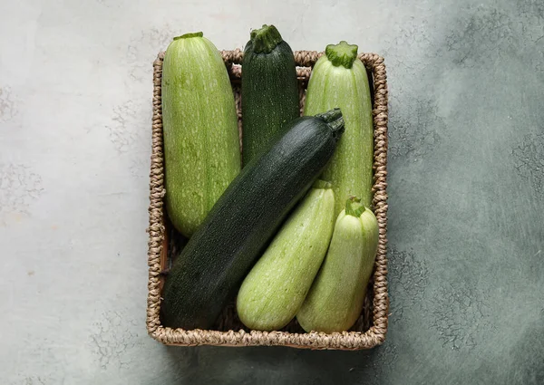 Wicker Tray Fresh Zucchini Grunge Background — Stock Photo, Image