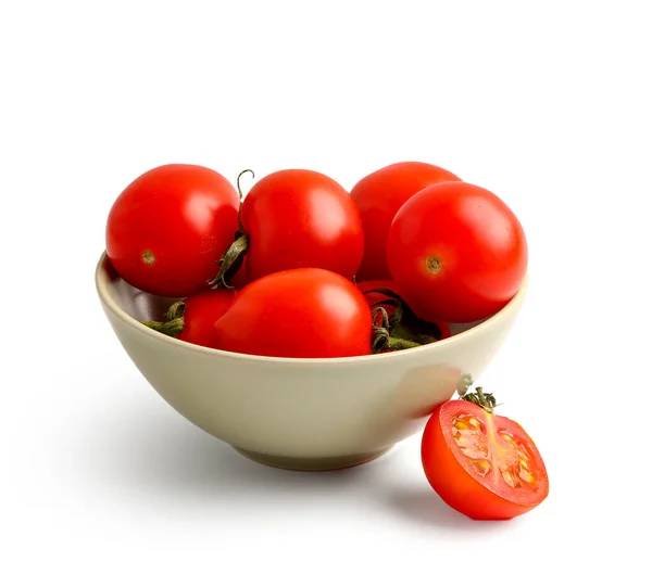Tigela Com Tomates Cereja Frescos Sobre Fundo Branco — Fotografia de Stock