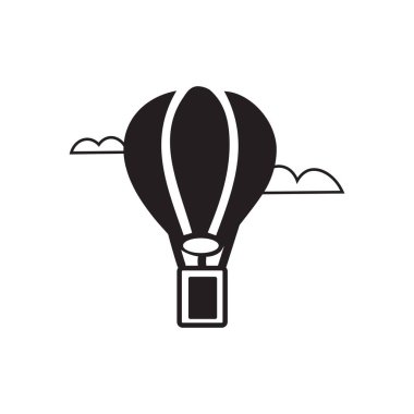 Beyaz arka planda bulutlu sıcak hava balonu