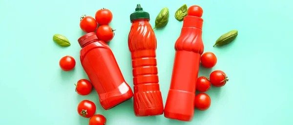Bottles Ketchup Tomatoes Turquoise Background Top View — Stock Photo, Image