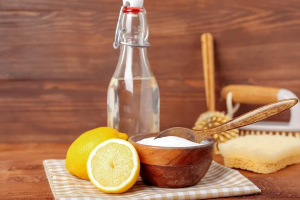 Bowl Baking Soda Lemons Vinegar Cleaning Supplies Wooden Background — Stock Photo, Image