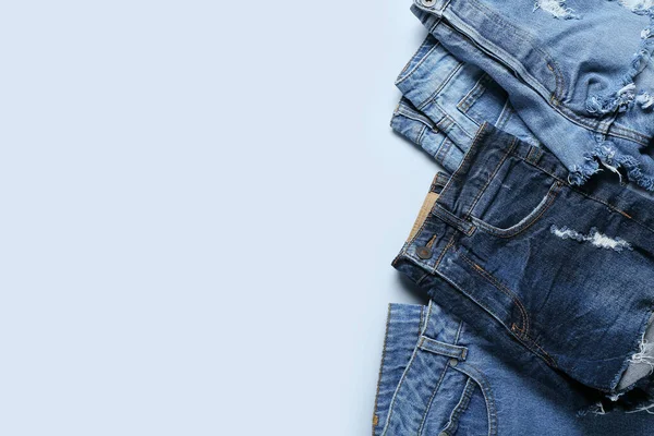 Jeans Alla Moda Sfondo Chiaro — Foto Stock