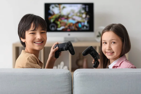 Little Children Playing Video Game Home — Stock Photo, Image