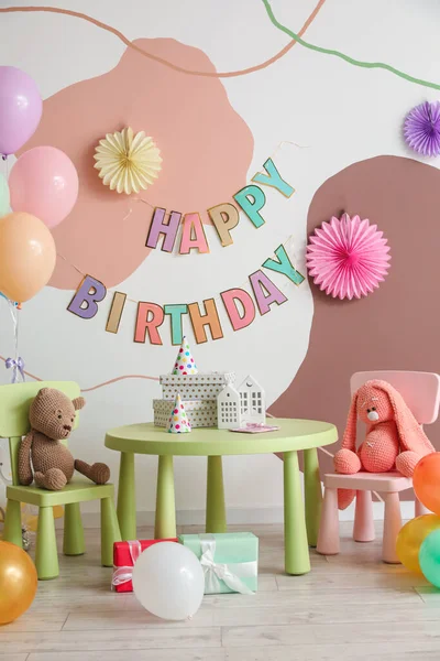 Wnętrze Przyjęcie Urodzinowe Dziecka Balonami Zabawkami Meblami — Zdjęcie stockowe