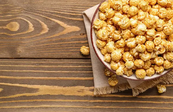 Bowl Crispy Popcorn Wooden Background — Stock Photo, Image