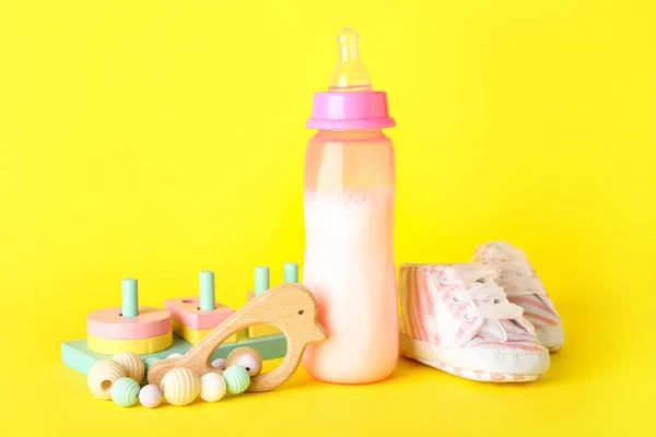 Bottle Milk Baby Booties Accessories Yellow Background — Stock Photo, Image