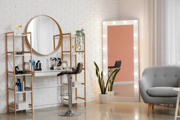 Interior Beauty Salon Hairdressing Table Mirrors — Stock Photo, Image