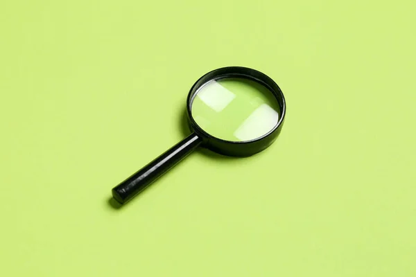 Černá Mini Lupa Zeleném Pozadí — Stock fotografie