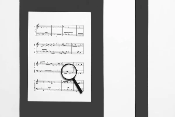 Vergrootglas Met Muziekvel Zwart Witte Achtergrond — Stockfoto