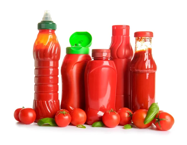Garrafas Ketchup Tomates Sobre Fundo Branco — Fotografia de Stock