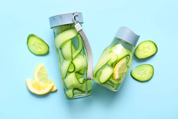 Sports Bottles Infused Water Cucumber Slices Blue Background — Stock Photo, Image