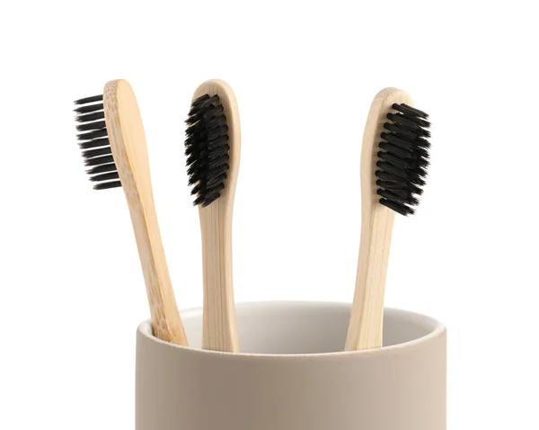 Bambusowe Szczoteczki Zębów Uchwycie Białym Tle Zbliżenie — Zdjęcie stockowe