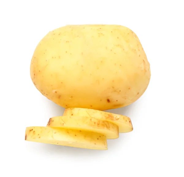 Scheiben Roher Babykartoffeln Auf Weißem Hintergrund — Stockfoto