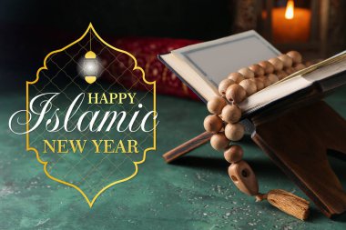 İslam 'ın yeni yılı için Kur' an ve tasbih ile pankart
