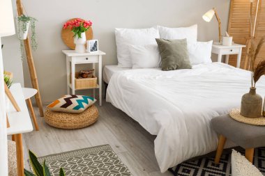 Masalı aydınlık yatak odasının içi