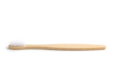 Beyaz arkaplanda Bambu diş fırçası